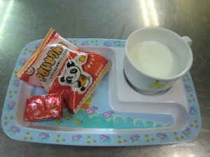 今日のおやつ　お菓子　チーズ