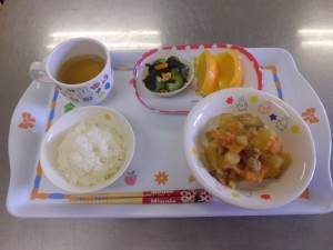 給食　豚じゃが