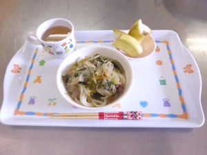 今日の給食　肉うどん