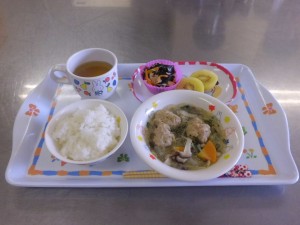 鶏肉団子の中華風スープ