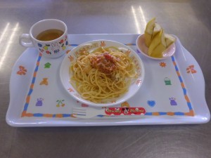 今日の給食　ミートスパゲティ