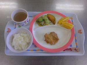 今日の給食　照り焼きチキン