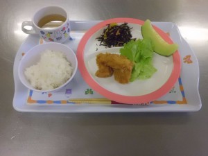 今日の給食　とり天