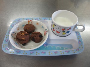 今日の給食　魚の香草パン粉焼き