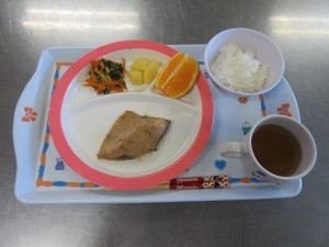 今日の給食　魚の味噌煮