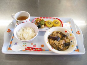 今日の給食　茄子入り麻婆豆腐