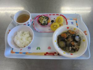 今日の給食　豚肉と茄子の味噌炒め