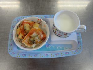 今日の給食　茄子入りハヤシ