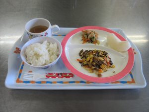 今日の給食　チャーチュン