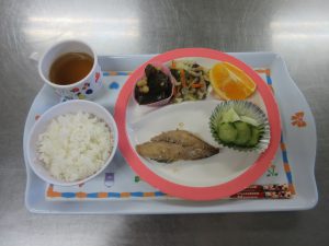 今日の給食　煮魚 