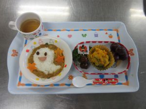 今日の給食　ハロウィンカレー