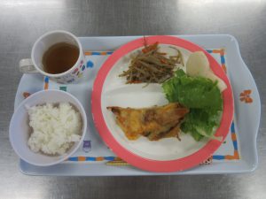 今日の給食　魚のピザソース焼き