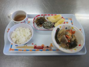 今日の給食　筑前煮