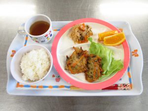 今日の給食　鯖の野菜衣揚げ