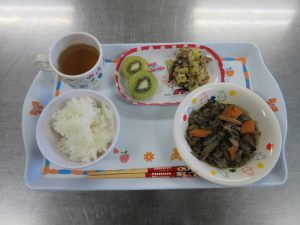 今日の給食　レバーの甘辛煮