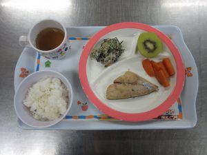 今日の給食　煮魚