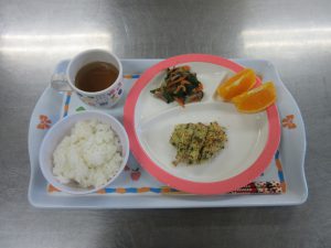 今日の給食　鶏の香草パン粉焼き