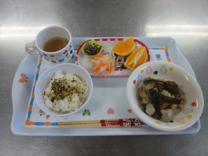 今日の給食　筑前煮