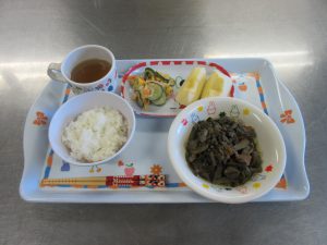 今日の給食　レバーの甘辛煮 