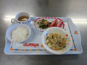 今日の給食　豆腐の中華煮